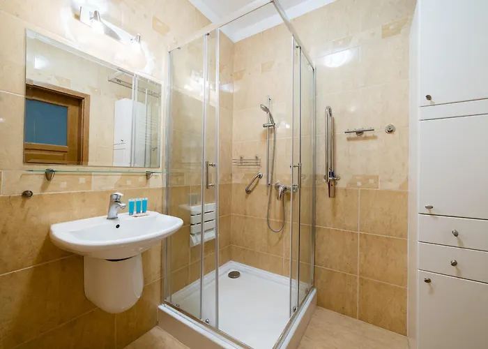 Piatkowska Comfort By Bookinghost